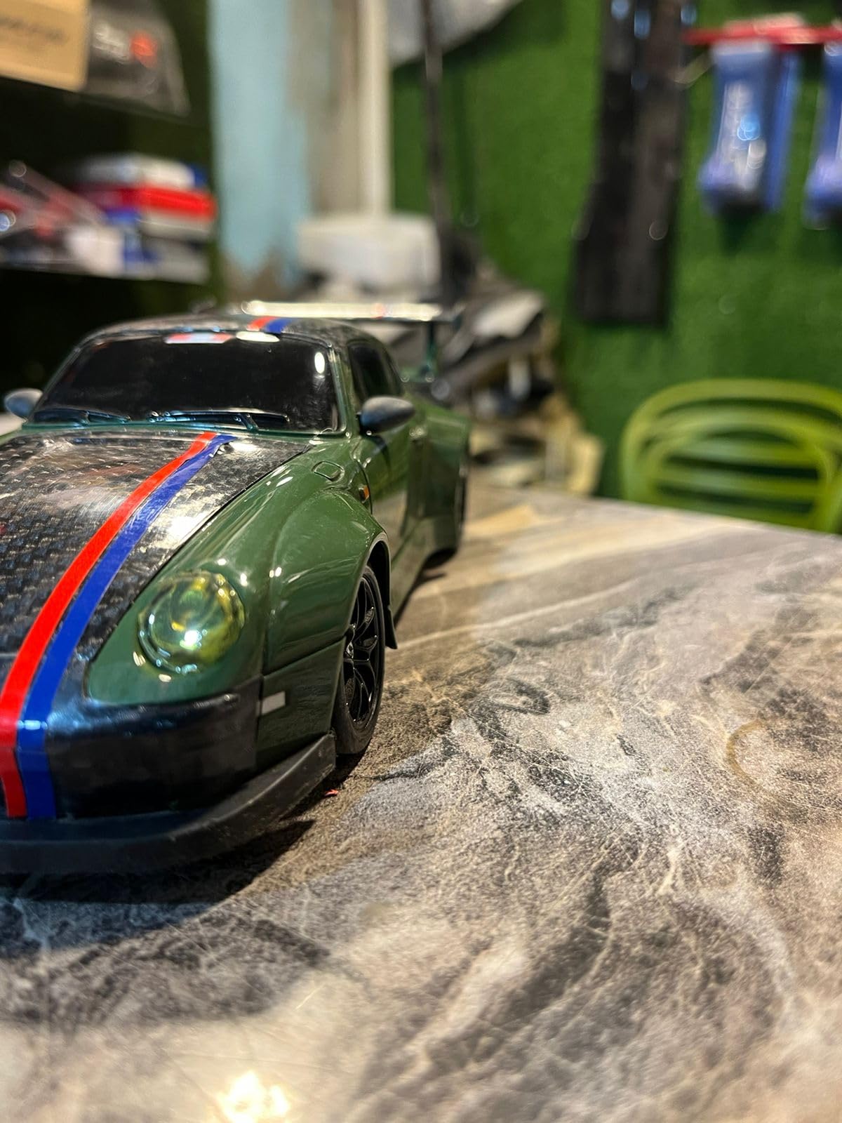 1:24 Premium Green Sports Car Die-Cast Model with LED Lights, Sound, Pull Back Action & Opening Doors | Metal Collectible Toy Car