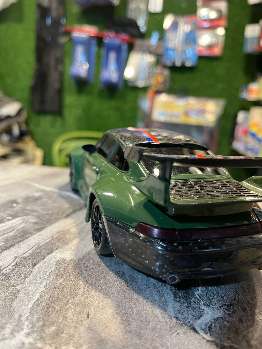 1:24 Premium Green Sports Car Die-Cast Model with LED Lights, Sound, Pull Back Action & Opening Doors | Metal Collectible Toy Car